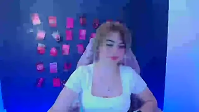 CuttieEmma's cam snapshot