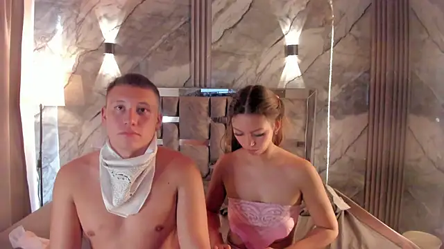 Manson_and_Zoe's cam snapshot