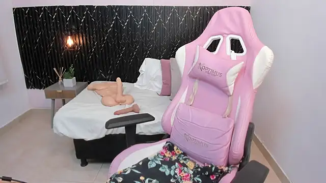 chanel_brunette live sex cam