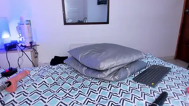 Lola_Blondie live sex cam