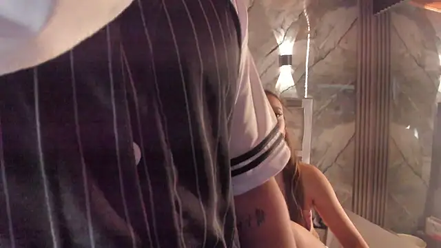 Manson_and_Zoe's cam snapshot