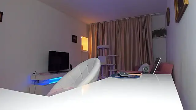 xqueenyasmine live sex cam