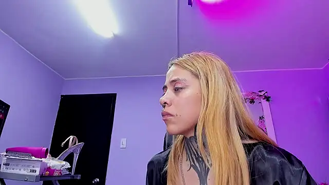 Dakota_Angell_'s cam snapshot