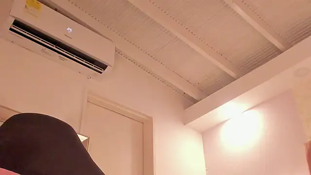 aishathornee's cam snapshot