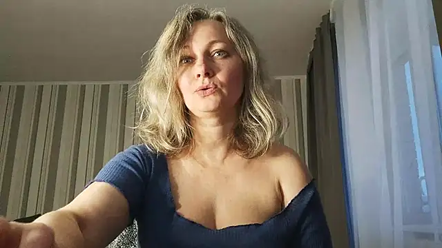 EdithManning's cam snapshot