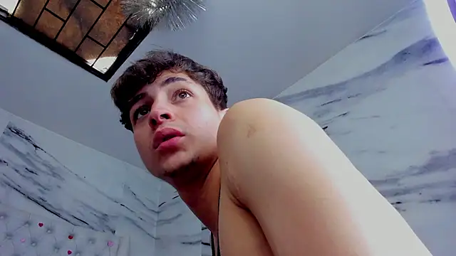 Ari_and_Storm's cam snapshot