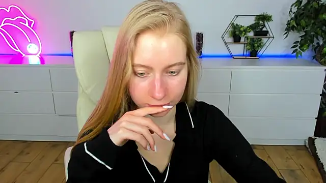 Alina_Blonde's cam snapshot