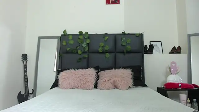 Julieta_Parker's cam snapshot