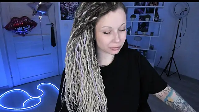 HoneySallyMoore live sex cam