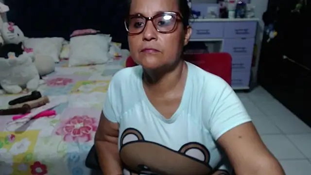 pervert_mommy_'s cam snapshot