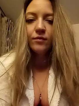 KattyLuuu's cam snapshot