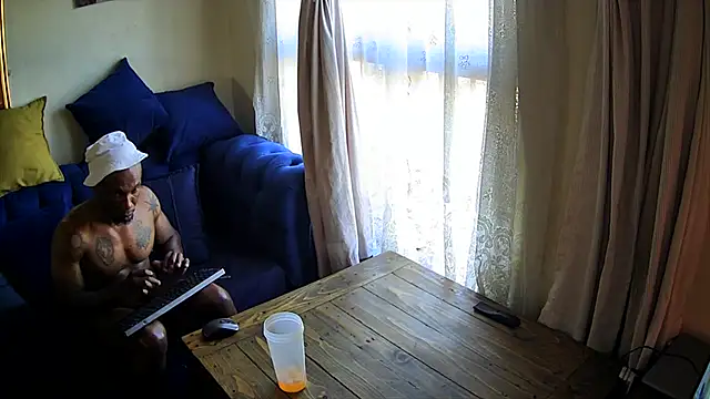 SHORTGUN_STALLION live sex cam