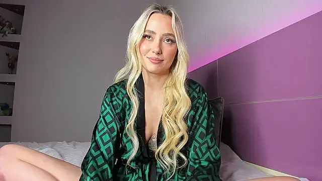 CrazyWomen live sex cam