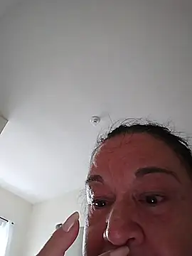 Yaya_Mineira live sex cam