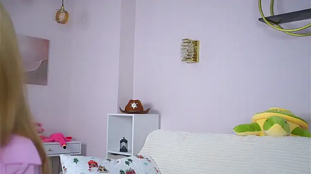 SunnivaCovil live sex cam