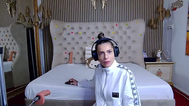 PlayfulShow's cam snapshot