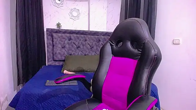 mia__thomson_'s cam snapshot