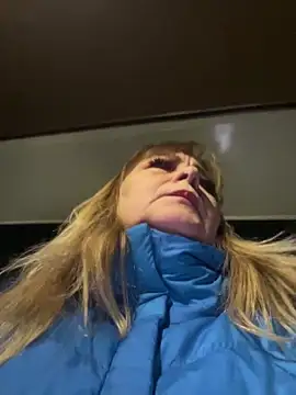 Irina2909@xh live sex cam