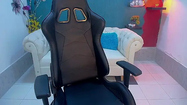 amara_brunette's cam snapshot