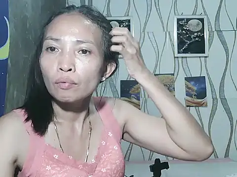 pinayhotii's cam snapshot