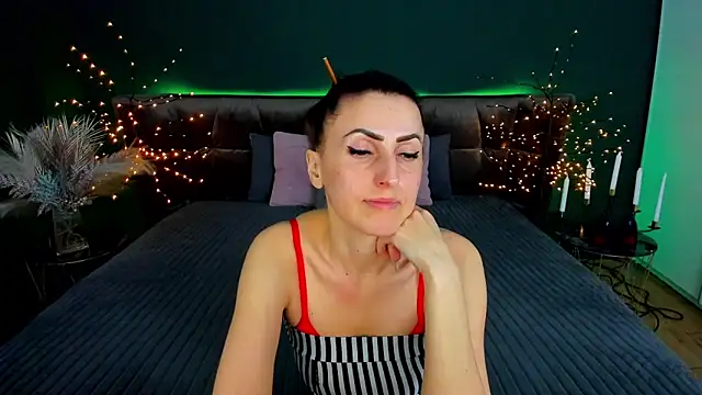 Rebecca_Diamond's cam snapshot