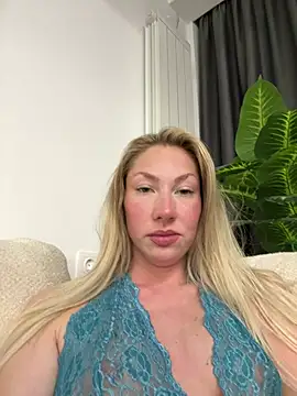 LuisaBecker live sex cam