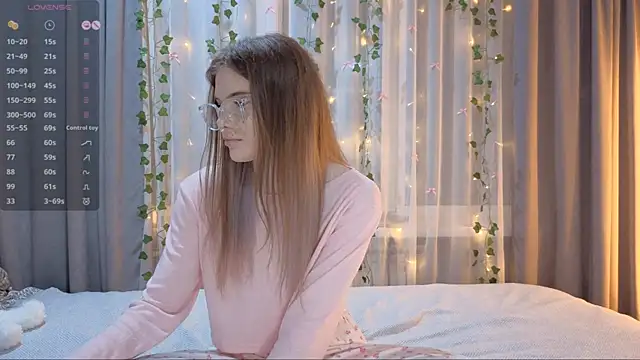 CarolinePepper live sex cam