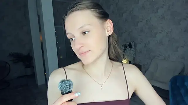 LianneBynon live sex cam