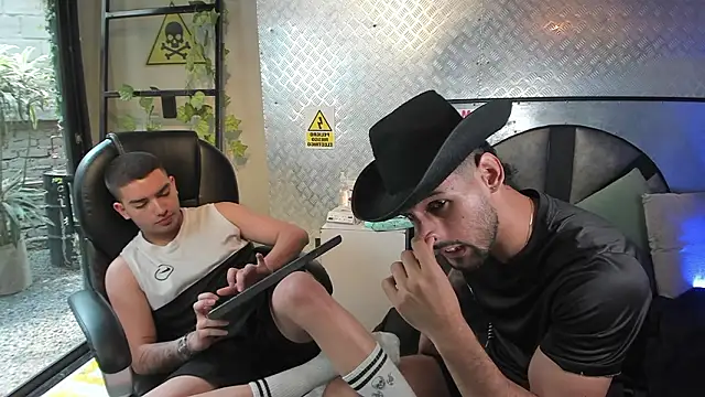 MarcoVitto live sex cam