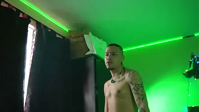 AlphaMasterXxx live sex cam