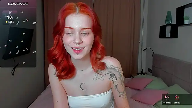 alice_with_freckles's cam snapshot