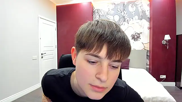 EmiliaYours's cam snapshot