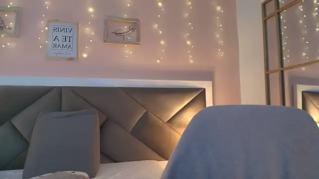 lilly_rohan's cam snapshot