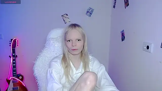 Emily_Nyaffee live sex cam