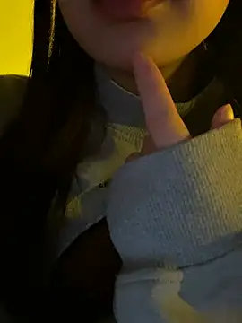 Uyennii02 live sex cam