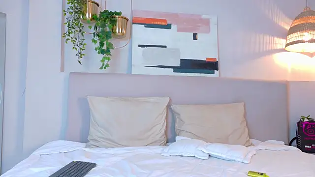 VioletBloomm's cam snapshot