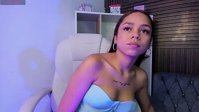 CarolineFyre's cam snapshot