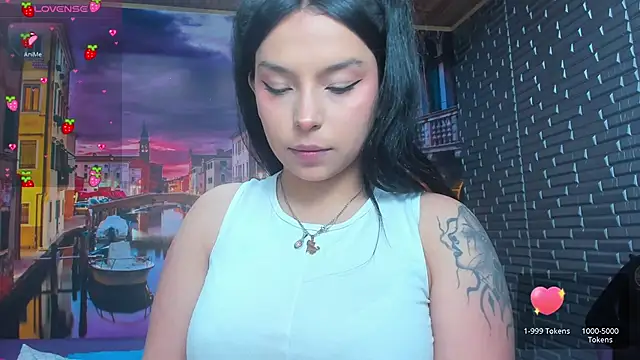Small_naughty_ live sex cam