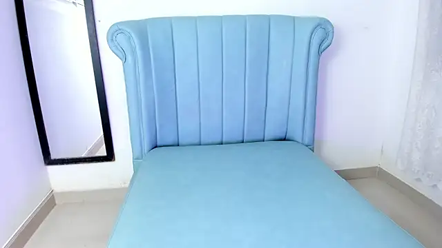 Lya_dubois_'s cam snapshot