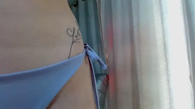 zoecruzz live sex cam