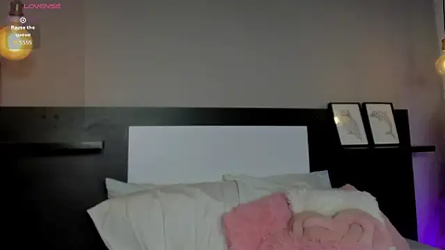 ZarahFoxx's cam snapshot