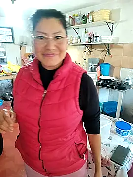 LaInsaciableIntensa live sex cam