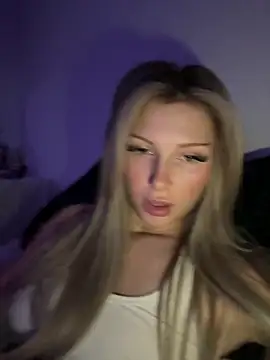 blondeeee's cam snapshot