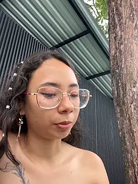 alicia-petite's cam snapshot