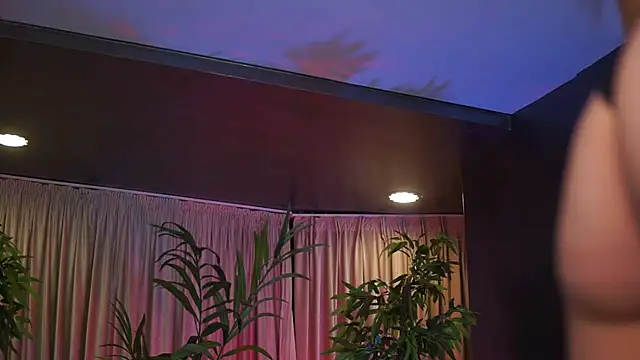 HotBustyBabeX live sex cam