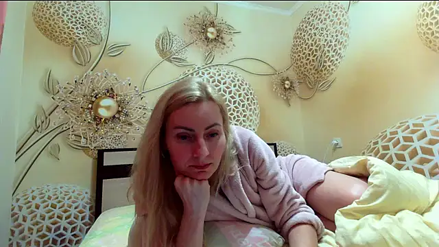 Yourrealgirl's cam snapshot