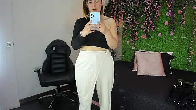 SarahDeyvis's cam snapshot