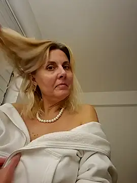 Amelia9798's cam snapshot