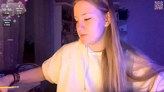 PandaFluff live sex cam