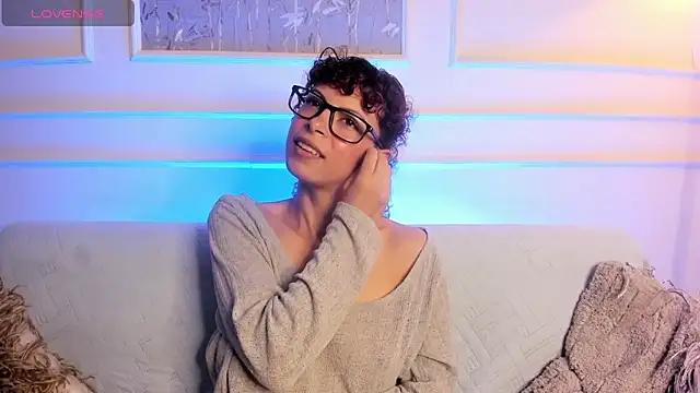 AliceMadnes's cam snapshot